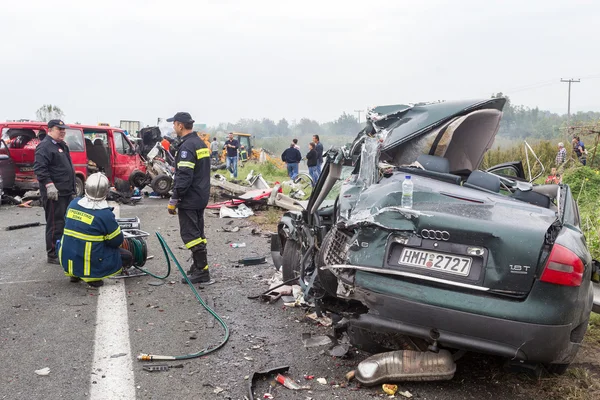 Large truck crashed into a number of cars and 4 people were kil — Stock Photo, Image