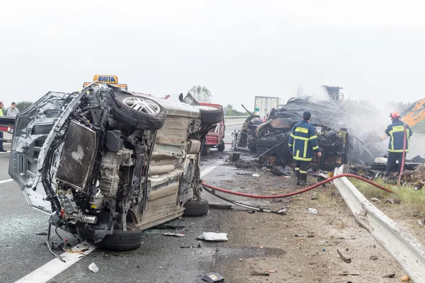 Large truck crashed into a number of cars and 4 people were kil — Stock Photo, Image