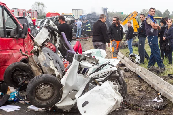 Large truck crashed into a number of cars and 4 people were kil — Stock Photo, Image