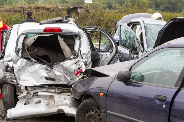 Large truck crashed into a number of cars and 4 people were kil — Stock Photo, Image