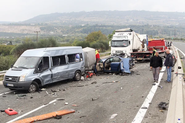 Large truck crashed into a number of cars and 4 people were kil — Stock Photo, Image