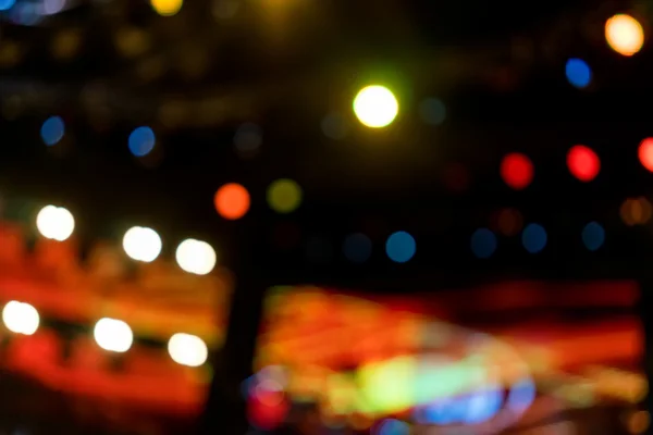 Rozostření zábava koncertní osvětlení na jevišti, bokeh. — Stock fotografie