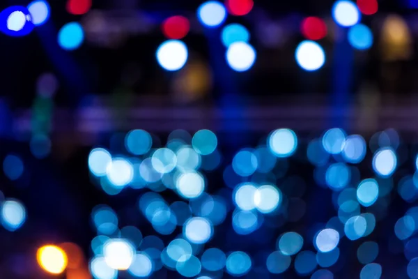 Illuminazione da concerto di intrattenimento sfocata sul palco, bokeh . — Foto Stock