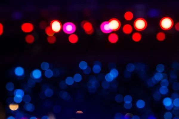 Illuminazione da concerto di intrattenimento sfocata sul palco, bokeh . — Foto Stock