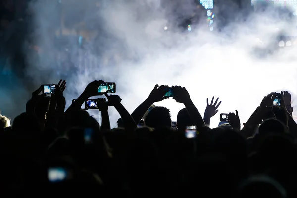 People taking photographs with touch smart phone during a music — Stock Photo, Image