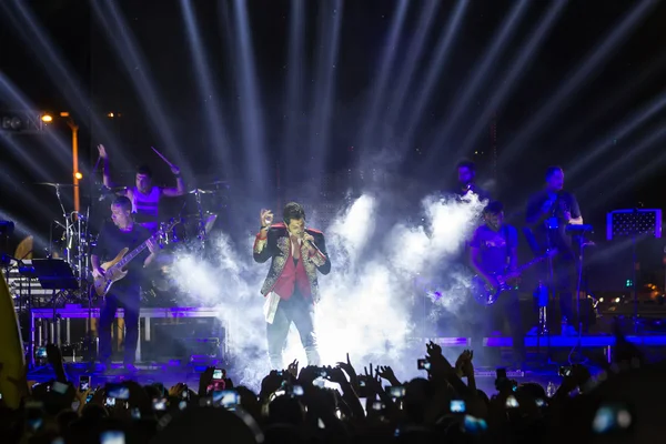 Cantante Sakis Rouvas actuando en el festival MAD North Stage —  Fotos de Stock