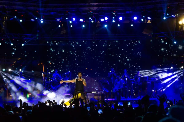 Piosenkarz Sakis Rouvas występując na festiwalu Mad etap Północnej — Zdjęcie stockowe