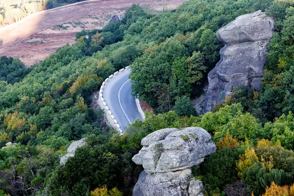 ギリシャ、メテオラの山の道の眺め. — ストック写真