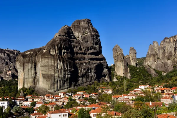 Kastaraki of Meteora, in Greece. The village of Kastaraki locate — Stock Photo, Image