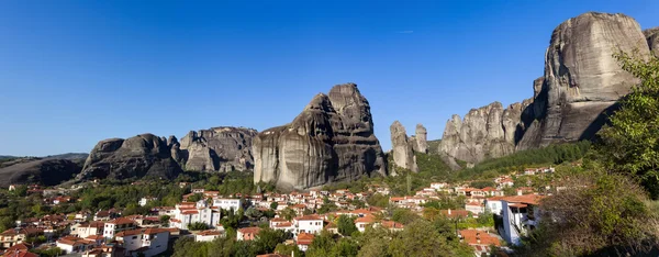 Kastaraki of Meteora, in Greece. The village of Kastaraki locate — Stock Photo, Image