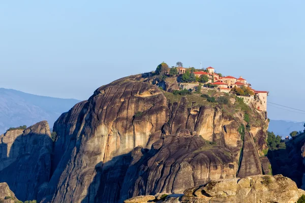 Le Saint Monastère de Grande Météorologie, en Grèce. C'est le lar. — Photo