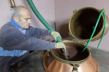 Alkol ve ev yapımı t üretim geleneksel damıtma