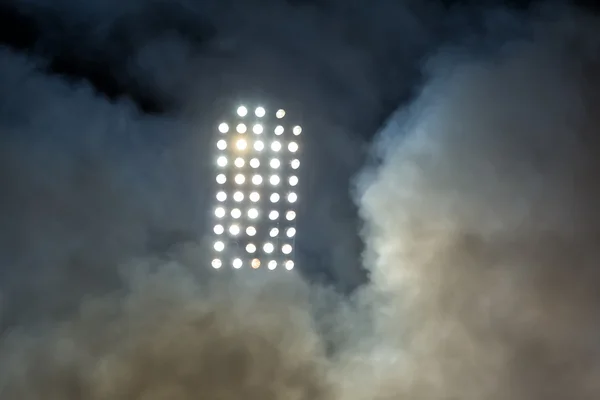 Luzes de estádio e fumaça — Fotografia de Stock