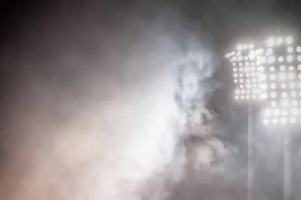 Luces del estadio y humo — Foto de Stock