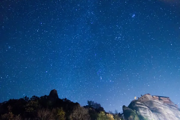 Sterrenhemel gezien van Meteora, Griekenland — Stockfoto