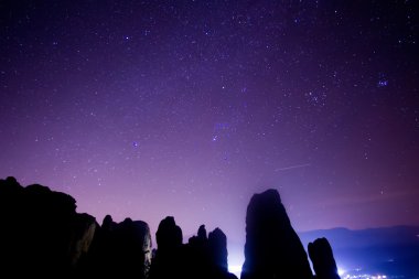 Yıldızlı gökyüzü Meteora, Yunanistan'dan gördüm