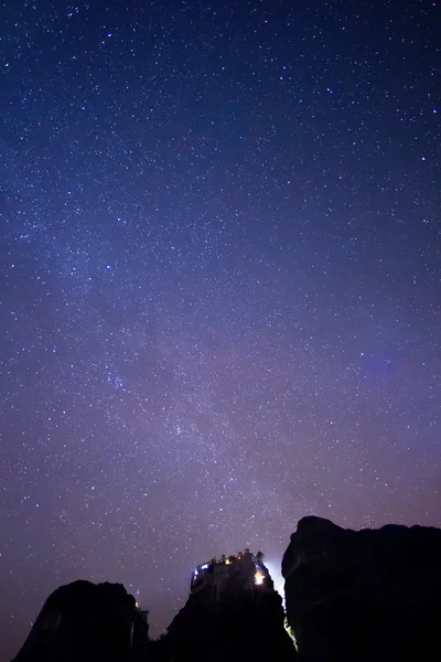 Sternenhimmel von meteora aus gesehen, Griechenland — Stockfoto