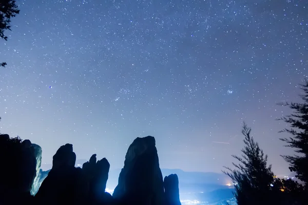 Sterrenhemel gezien van Meteora, Griekenland — Stockfoto