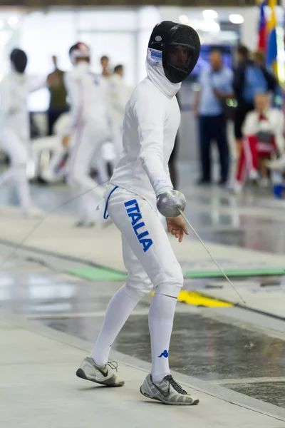Young athletes competing during the World Youth Fencing Champion — Stock Photo, Image