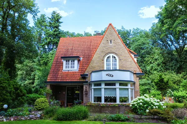 Unique beautiful house in Doorwerth Netherlands. — Stock Photo, Image