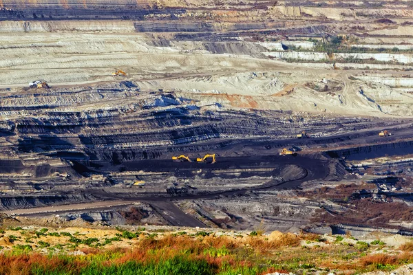 Very Large excavators at work in lignite (brown coal) mine in Ko — Stock Photo, Image