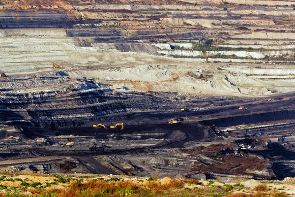 Very Large excavators at work in lignite (brown coal) mine in Ko — Stock Photo, Image