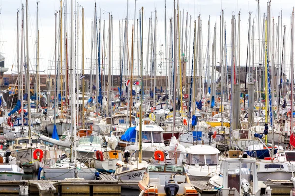 De jachthaven van Binic, Frankrijk. Binic is een badplaats in Bretagne — Stockfoto