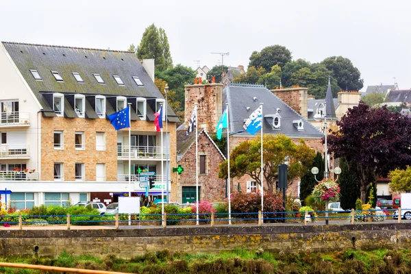 Buildings in Binic, France. Binic is a seaside town in Brittany. — Stock Photo, Image