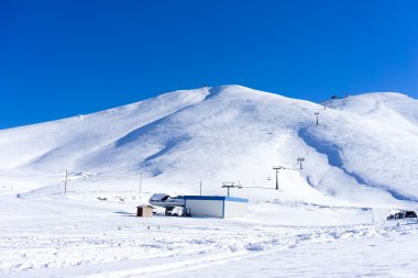 Havadan görünümü kar yağdı Dağı Falakro, Yunanistan.