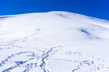 Havadan görünümü kar yağdı Dağı Falakro, Yunanistan.