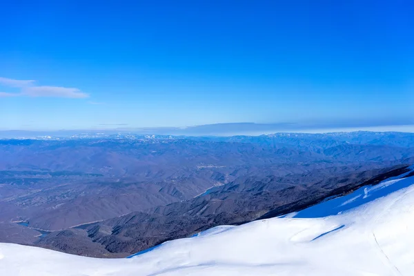 Vista aérea de la montaña nevada Falakro, en Grecia . — Foto de Stock