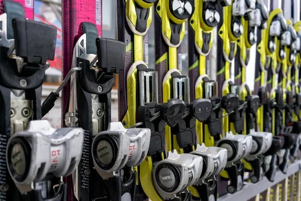 Ski equipment at Falakro ski center, in Greece. Visitors can ren — Stock Photo, Image