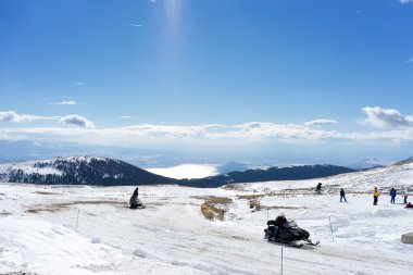 Kayakçı Yunanistan Kaimaktsalan Kayak Merkezi'nde kar keyfini çıkarın. Rec