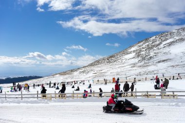Kayakçı Yunanistan Kaimaktsalan Kayak Merkezi'nde kar keyfini çıkarın. Rec