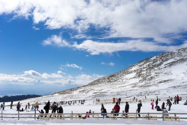 Kayakçı Yunanistan Kaimaktsalan Kayak Merkezi'nde kar keyfini çıkarın. Rec