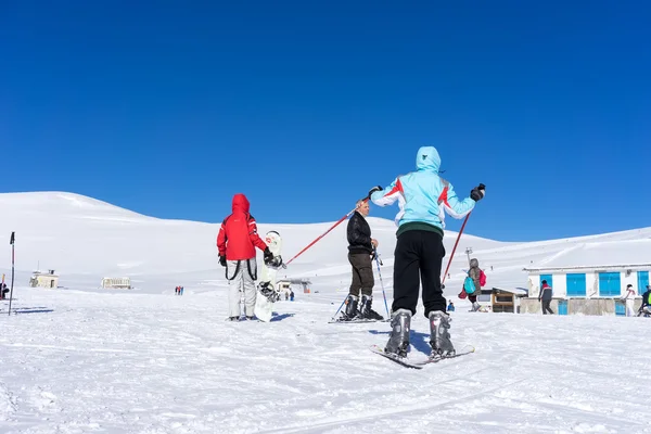 Visitors enjoy the snow skiing on the mountain of Falakro, Greec — Stock Photo, Image