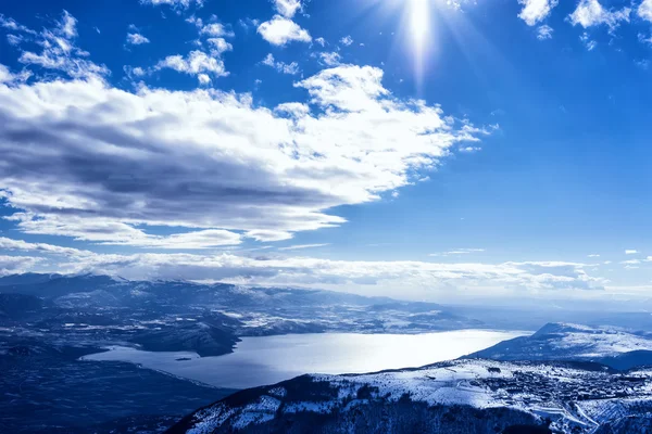 Paisaje invernal en el centro de esquí de Kaimaktsalan en Grecia . — Foto de Stock