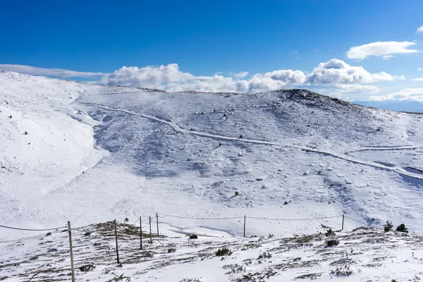 Paisaje invernal en el centro de esquí de Kaimaktsalan en Grecia . — Foto de Stock