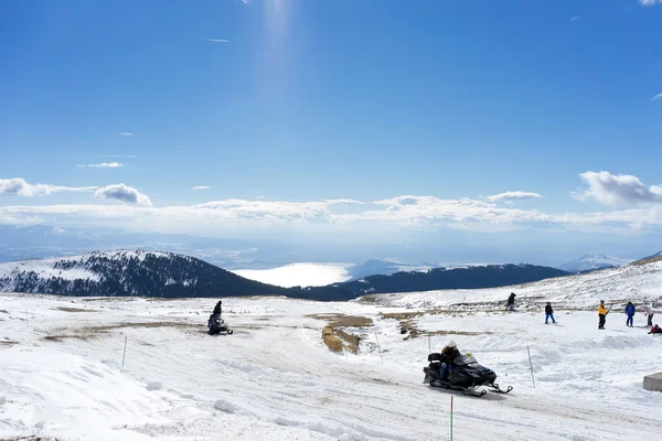 Kayakçı Yunanistan Kaimaktsalan Kayak Merkezi'nde kar keyfini çıkarın. Rec — Stok fotoğraf