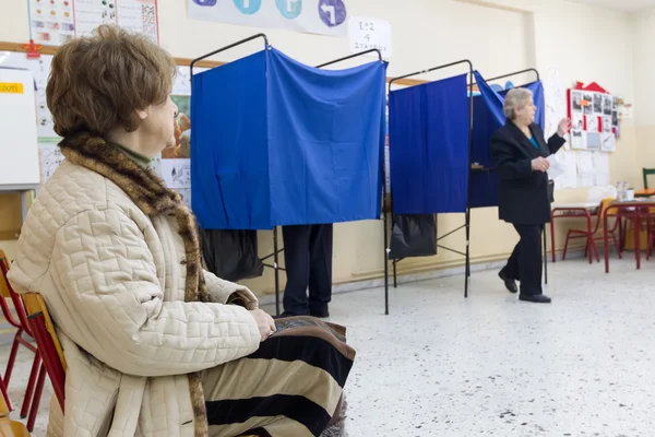 Szef greckiej wyborców do urn do 2015 r. wybory parlamentarne w — Zdjęcie stockowe
