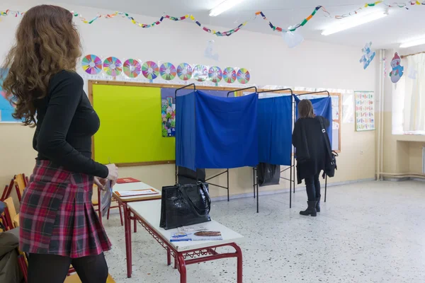 일반 선거 2015에 대 한 설문 조사에 그리스 유권자 머리 — 스톡 사진