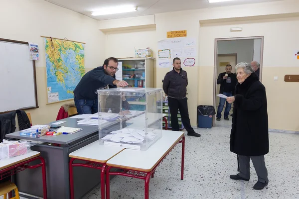 Greek Voters Head To The Polls For The General Election 2015 — Stock Photo, Image