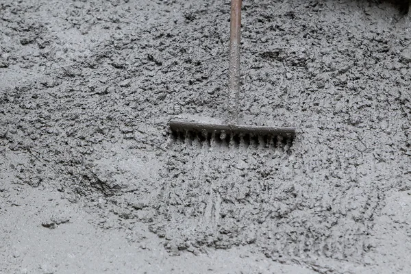 Coulée de ciment pendant la modernisation du trottoir — Photo