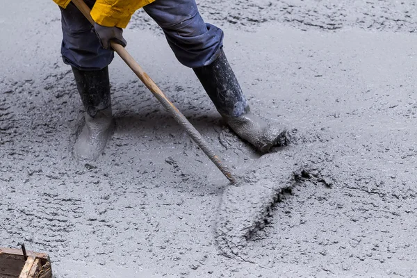 Pouring cement during sidewalk upgrade — Stock Photo, Image