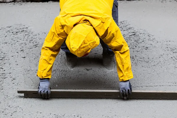 Pouring cement during sidewalk upgrade — Stock Photo, Image