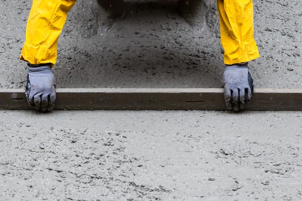 Pouring cement during sidewalk upgrade — Stock Photo, Image