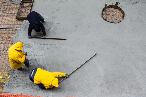 Pouring cement during sidewalk upgrade — Stock Photo, Image