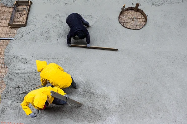 Pouring cement during sidewalk upgrade — Stock Photo, Image