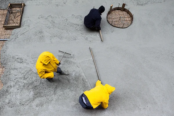 Pouring cement during sidewalk upgrade — Stock Photo, Image