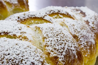 Tatlı börek ekmek yaymak reçel ile